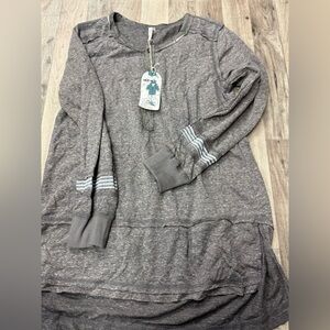 NWT Women’s Gray Mur Mur Size Large Top Long Sleeve‎ MSRP $60